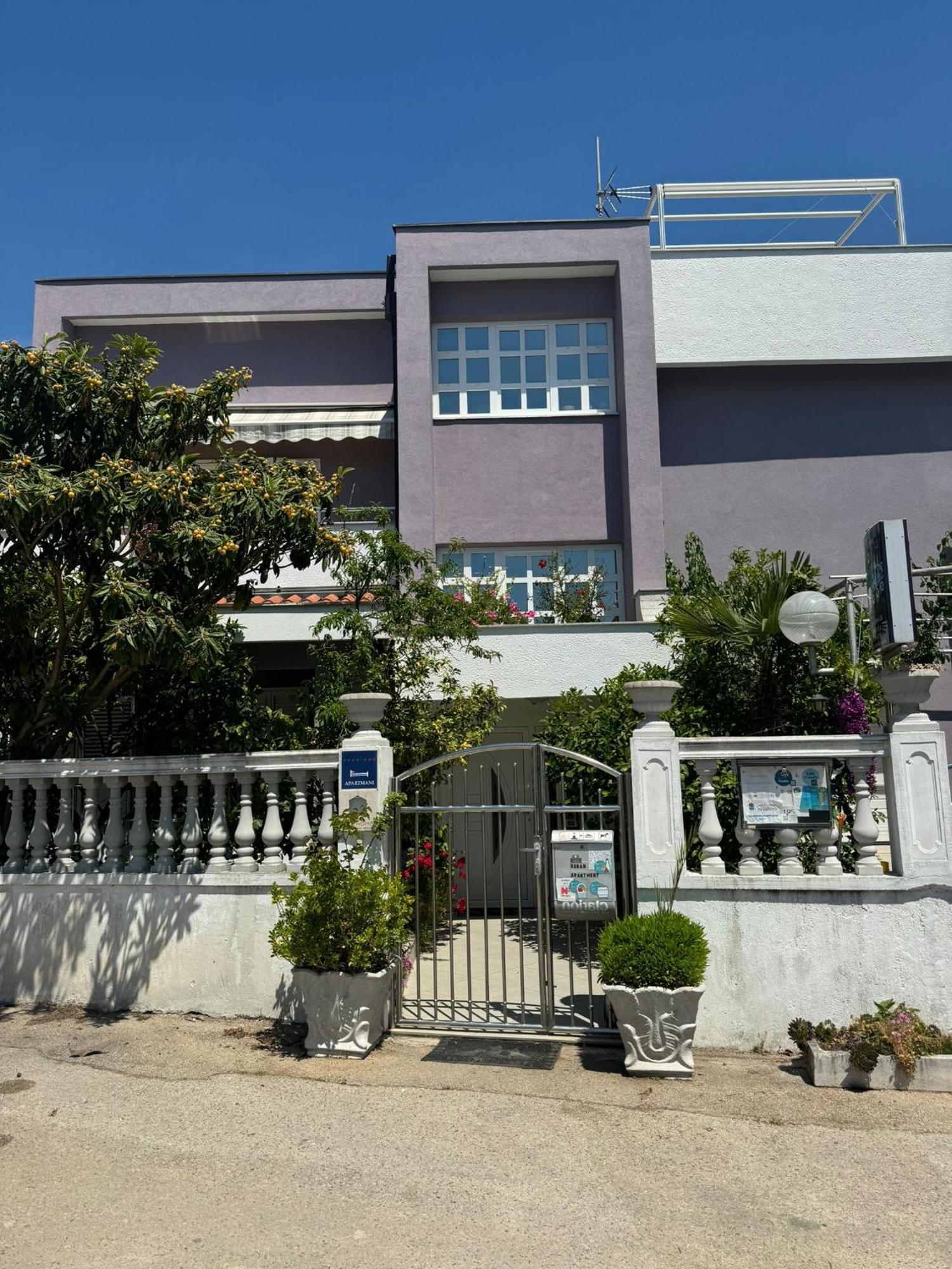 Apartment Keran - By Living